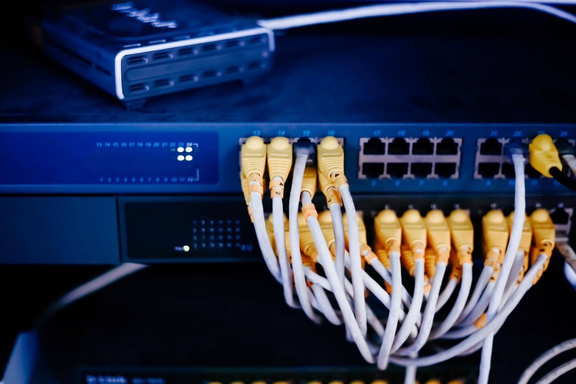 What are the differences between public, private, and virtual IXPs in terms of their operations and benefits for network operators?