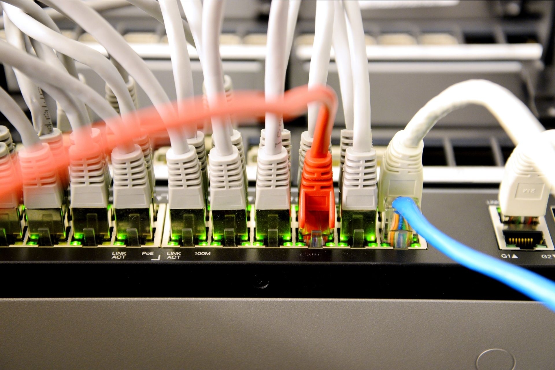 How do modular data centers facilitate remote monitoring and management of IT infrastructure?
