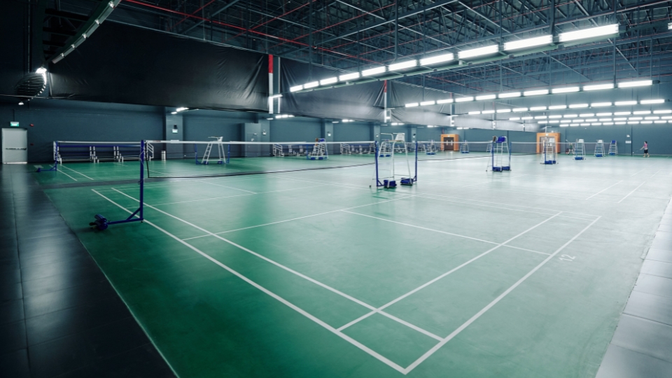 Mengenal Berbagai Jenis Lantai yang Cocok untuk Lapangan Badminton 