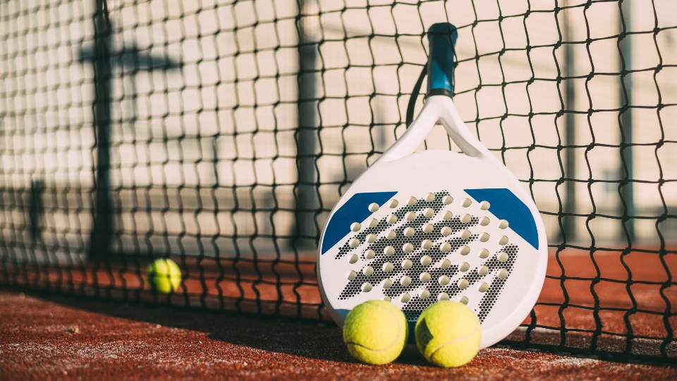 Memahami Perbedaan Olahraga Padel dan Tenis, Mana yang Lebih Cocok untuk Anda