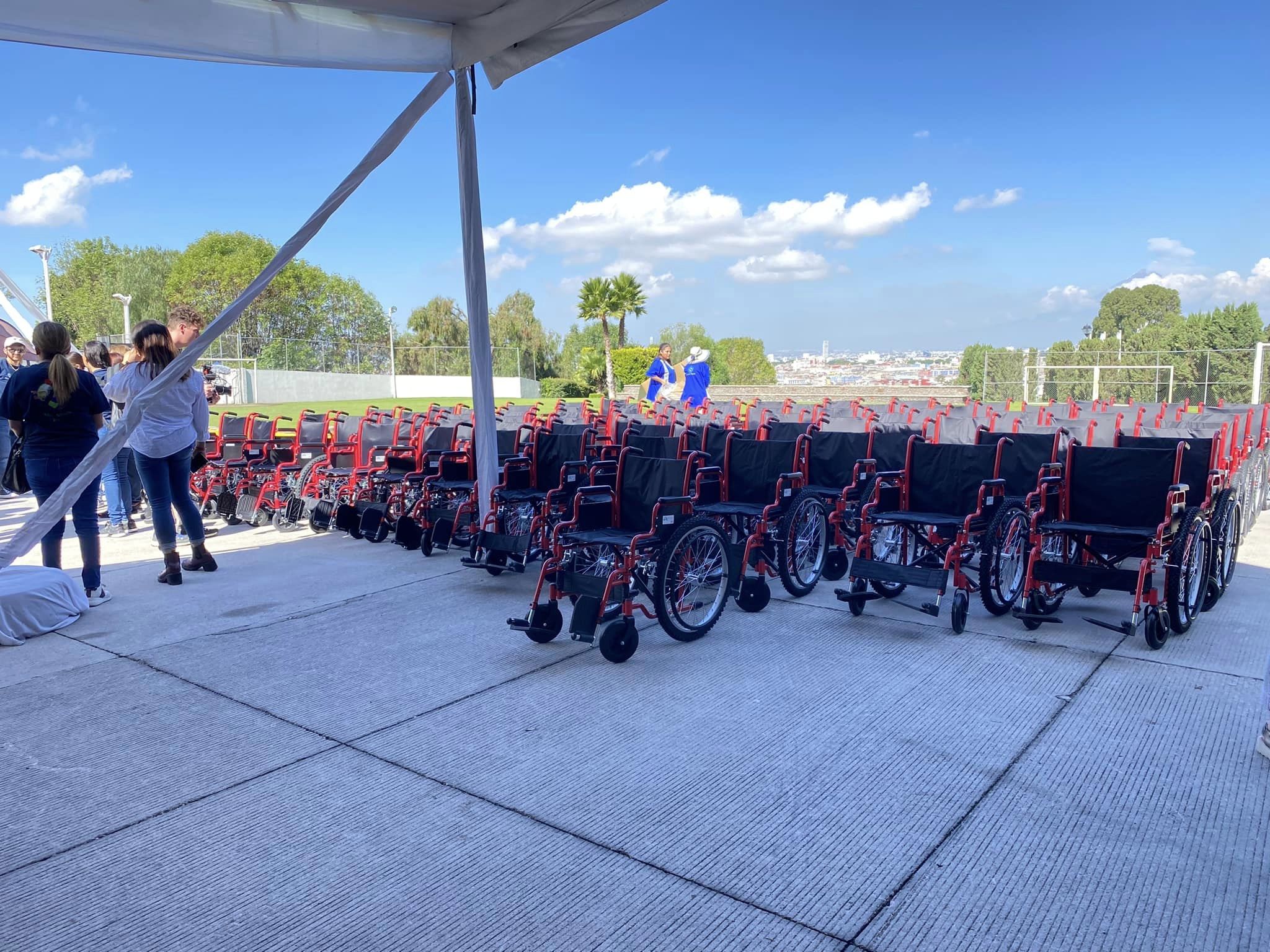 Donación y Entrega de Sillas de Ruedas Wheelchair Foundation Rotary International SEDIF.