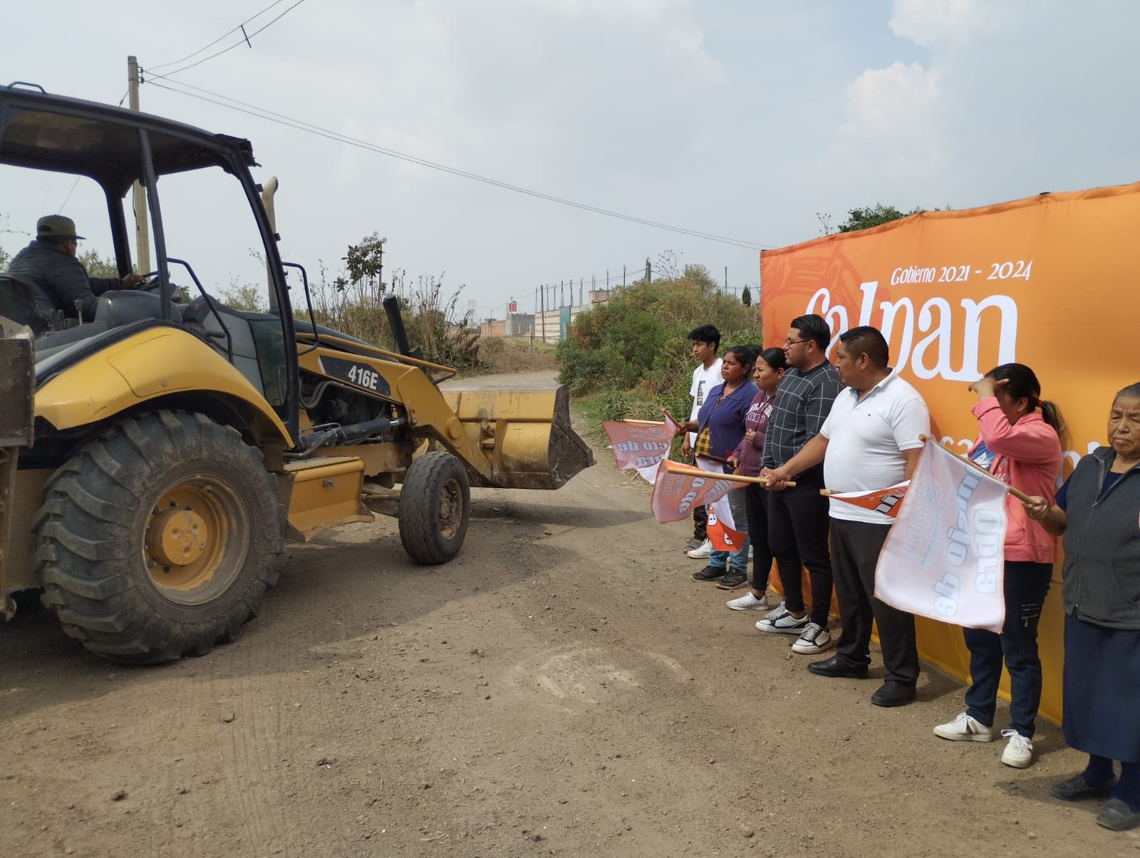 Banderazo de inicio de obra Adoquinamiento de Calle en localidad de Dolores