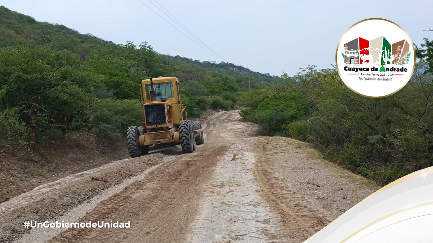 El H. Ayuntamiento realiza trabajos  de  rastreo, de camino