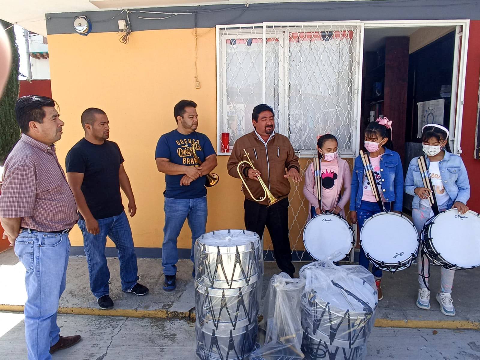 Entrega de instrumentos en San Pablo De Las Tunas