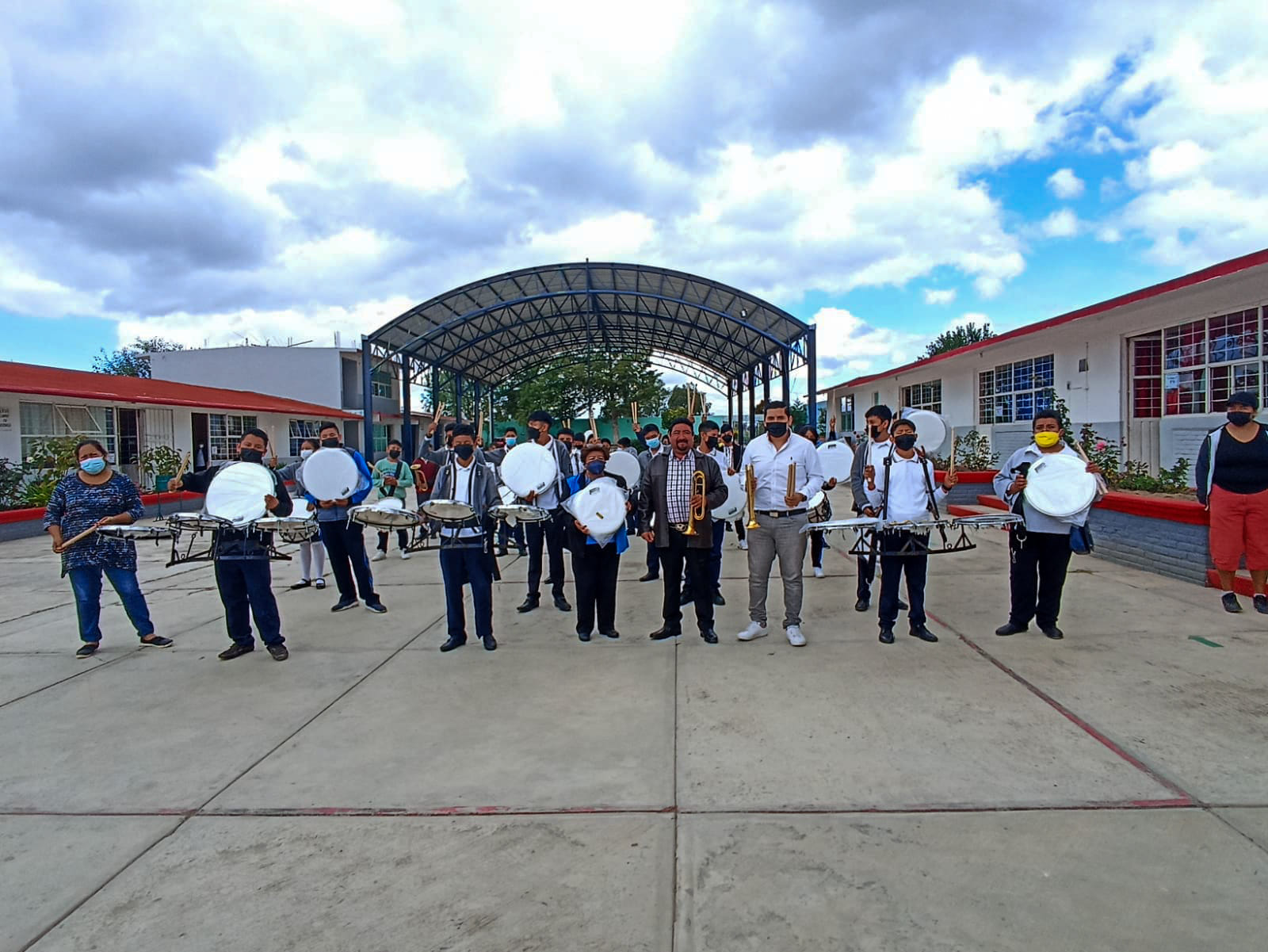 Entrega de Instrumentos Musicales en Santiago Tenango