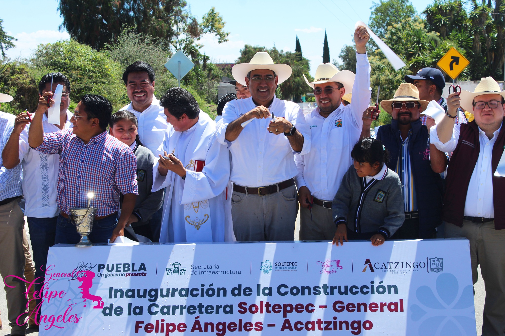 Inauguración  de carretera Soltepec, Felipe Angeles, Acatzingo