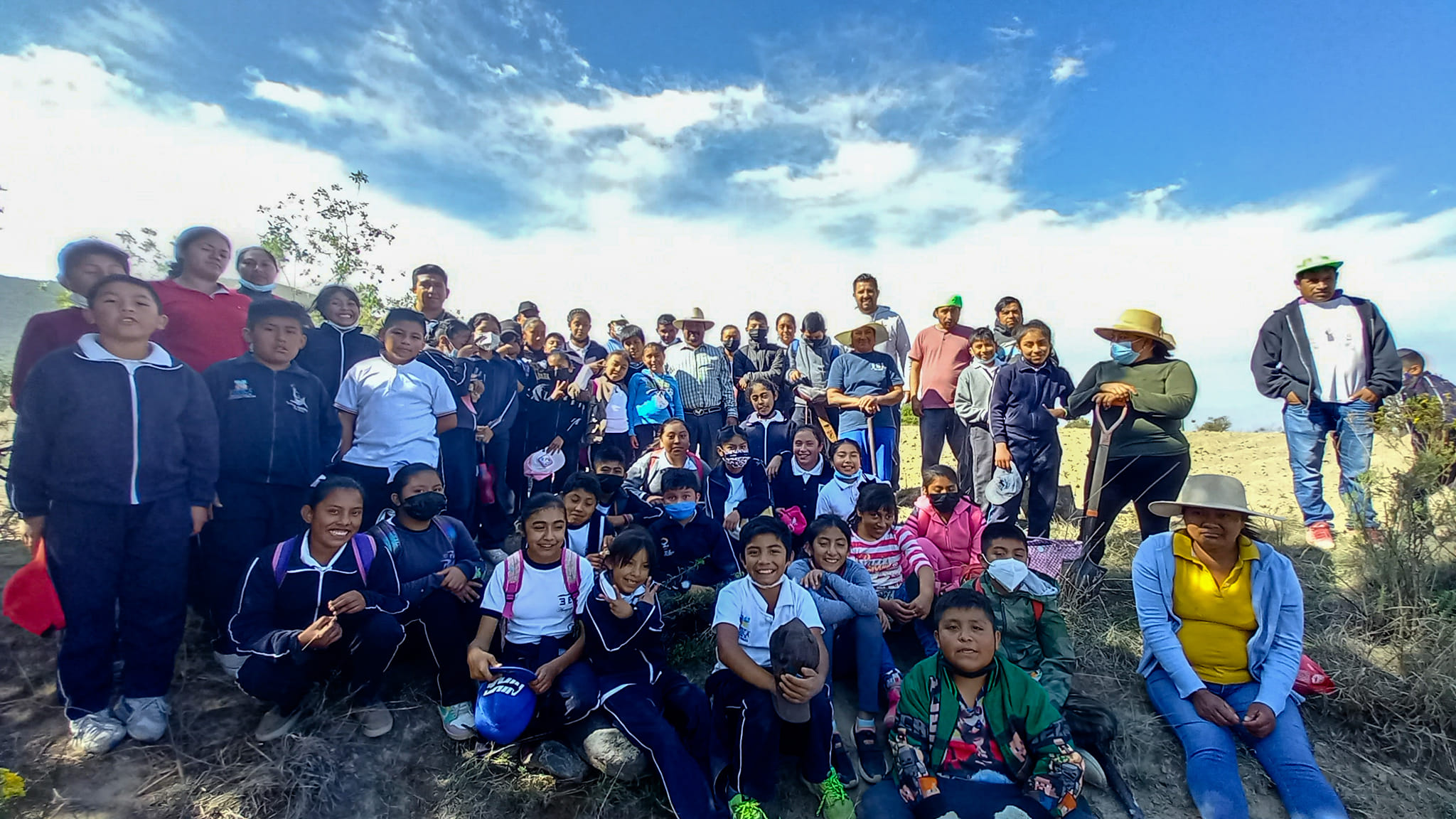 Reforestando nuestras áreas verdes.