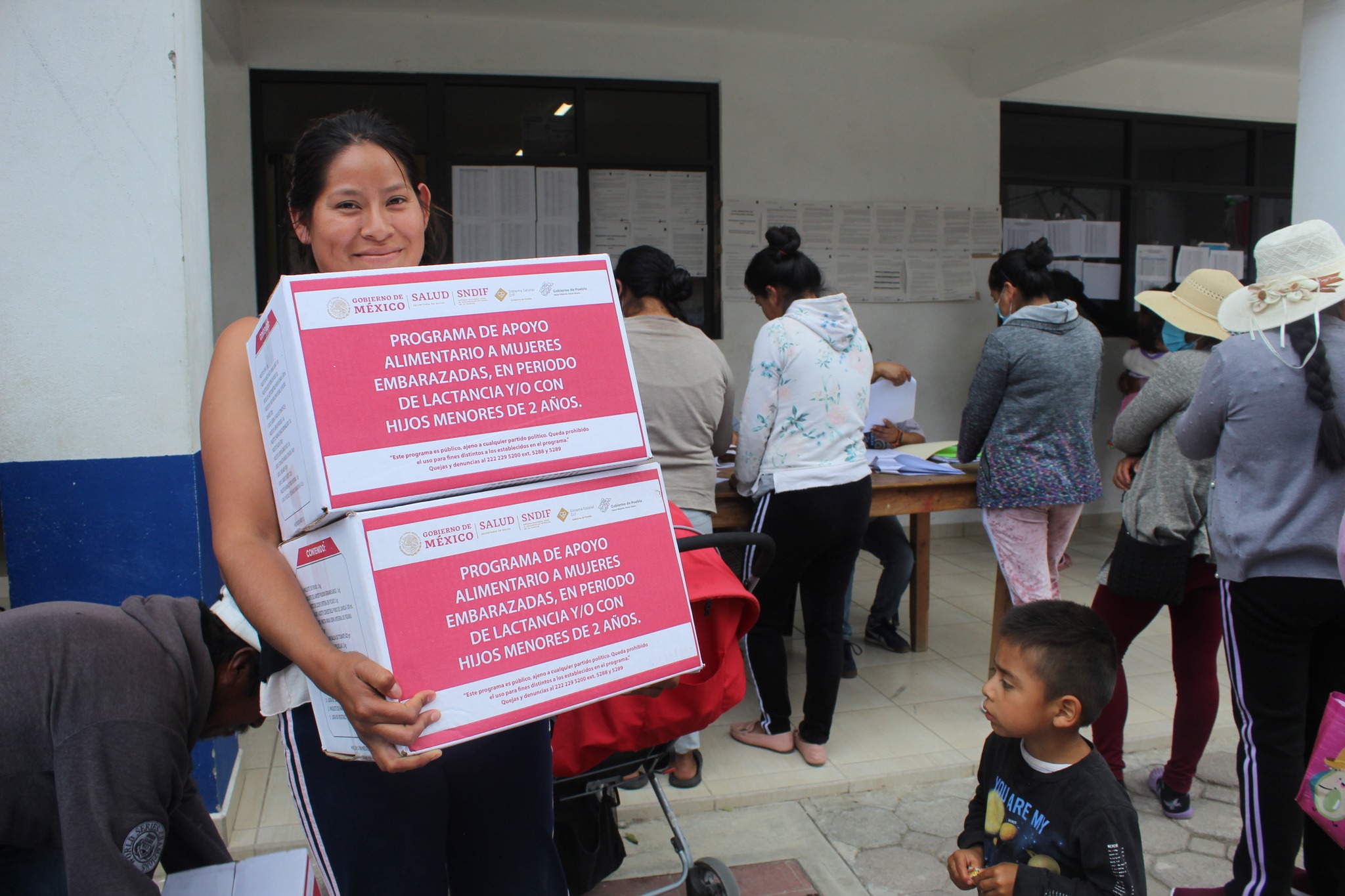 Entrega de despensas en la localidad de Santa Úrsula Chiconquiac