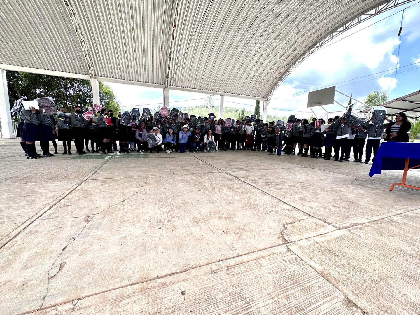 Entrega de Paquetes Escolares a alumnos