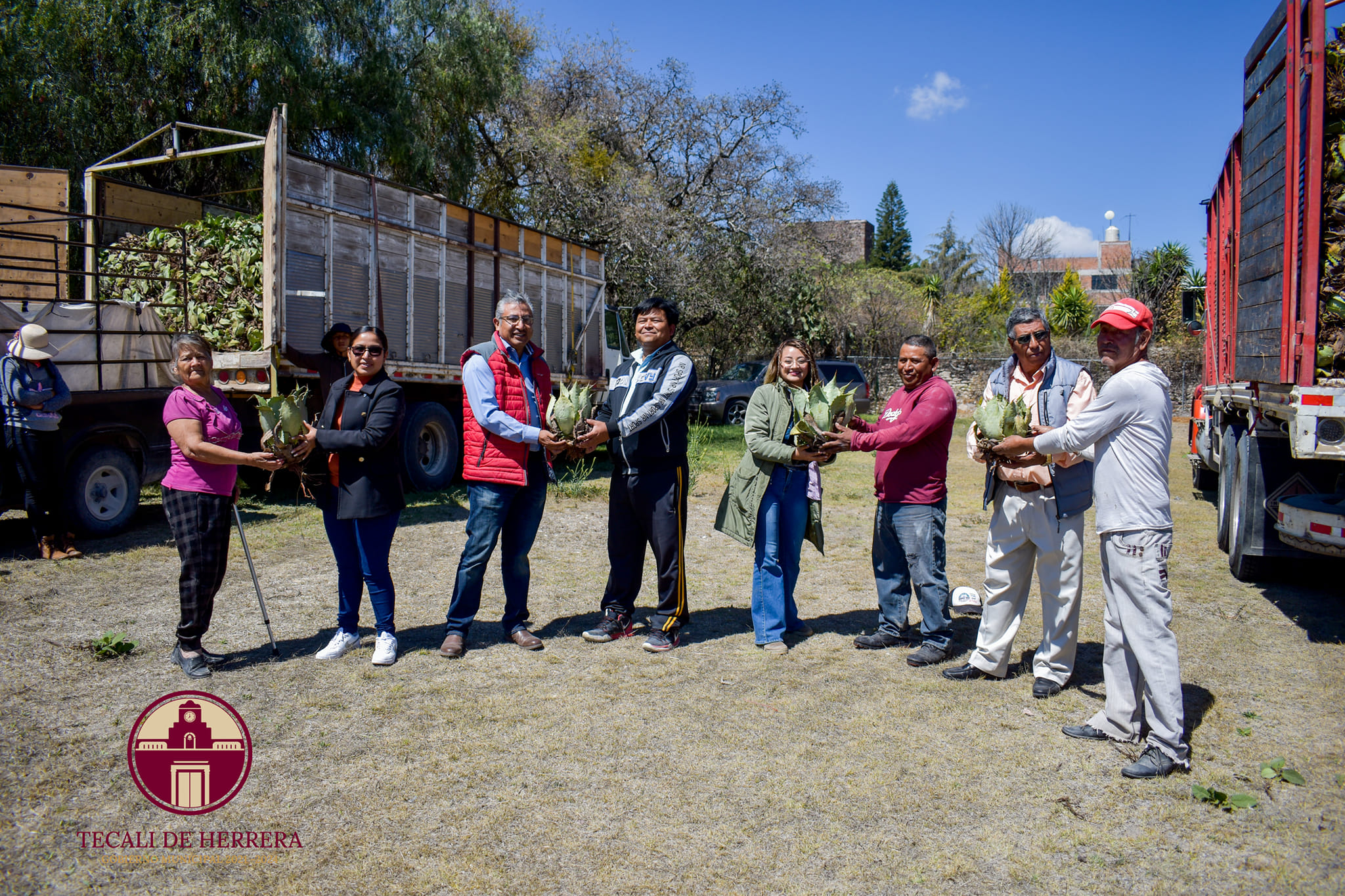 Entrega de Plantas de Agave a Productores de Mezcal