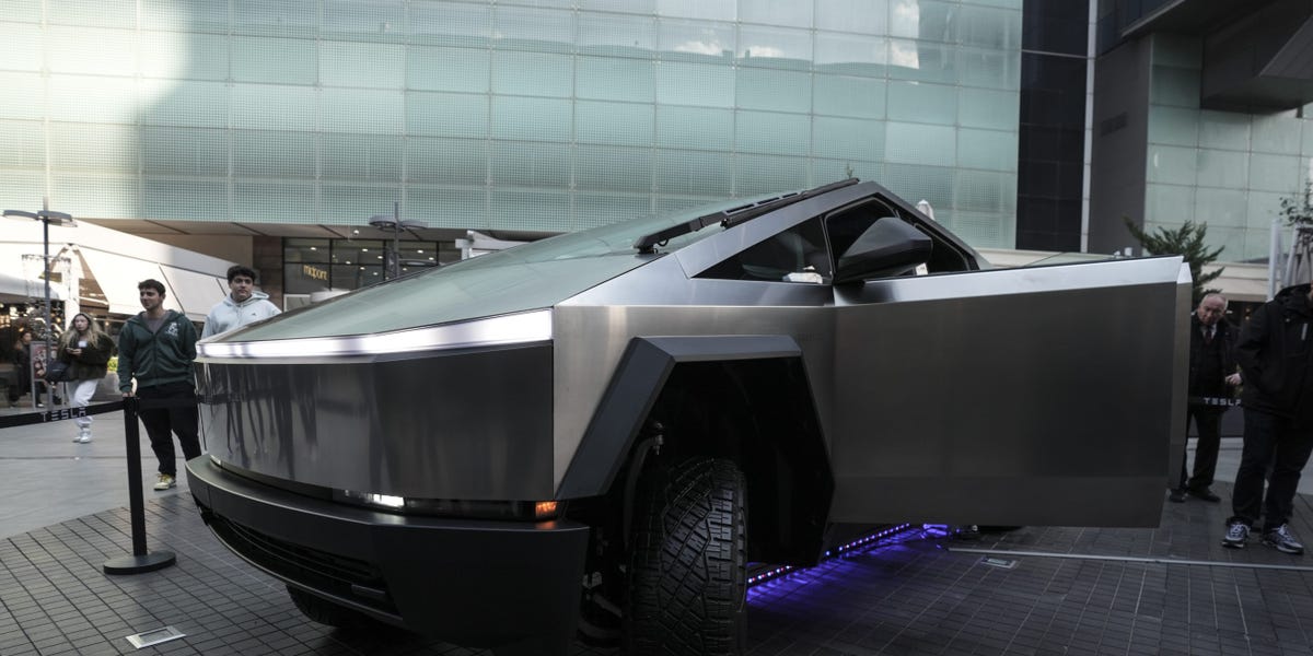 Tesla Expands Cybertruck Sales to Middle East Amid Challenges