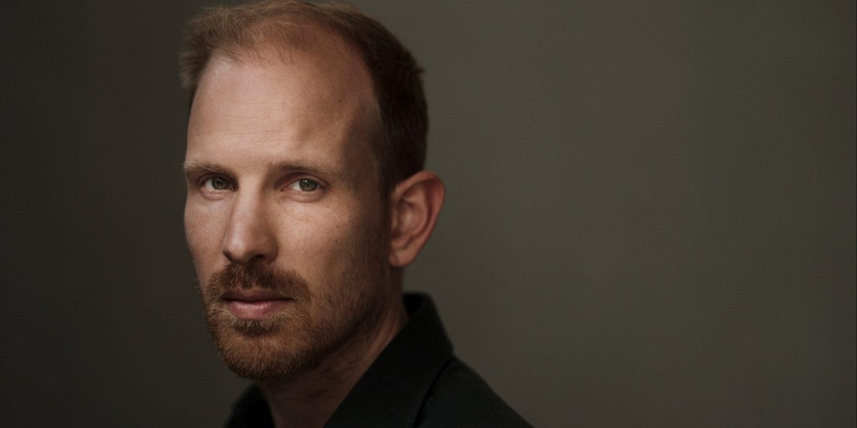 Author Challenges Graduates to Pursue Careers Addressing Global Issues