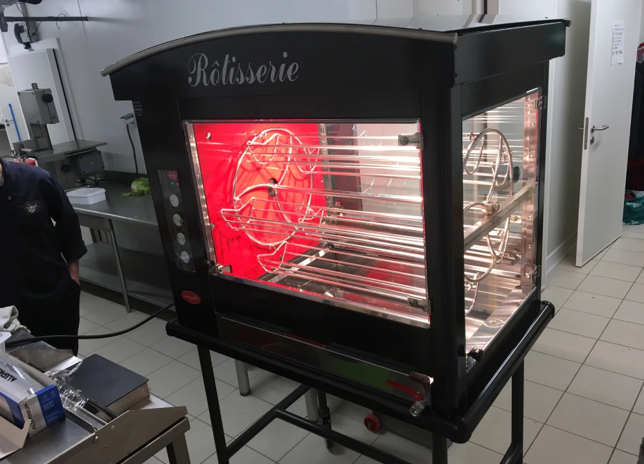 https://storage.googleapis.com/davy-baborier/Rotissoire-RB20-Deco-dans-une-Boucherie-b293c588330d83d10fffdd14ab0b5de6-2024-06-20-19-16-14.webp