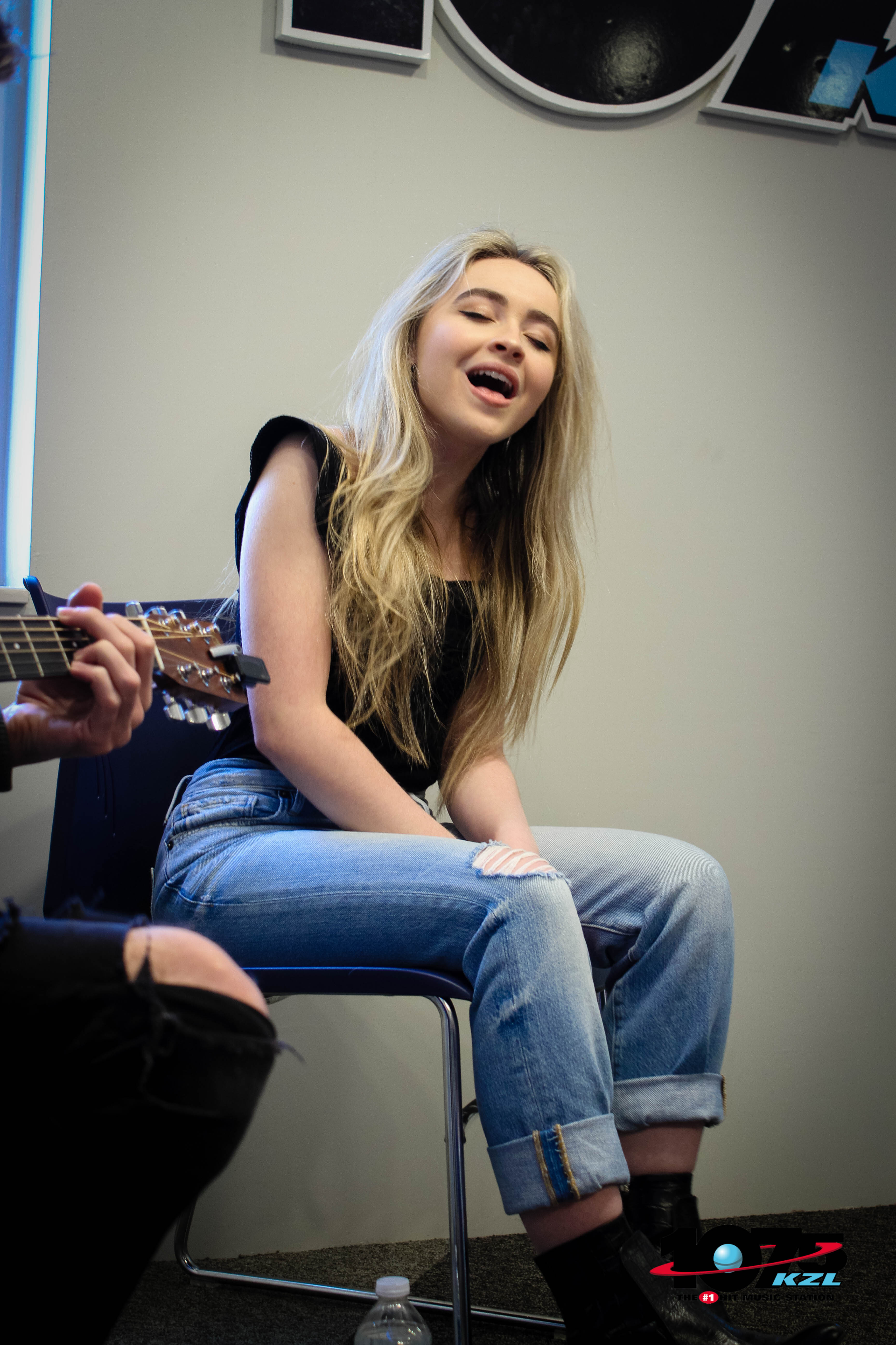 Sabrina Carpenter Jeans / Sabrina Carpenter Meet Greets Mirrored Media