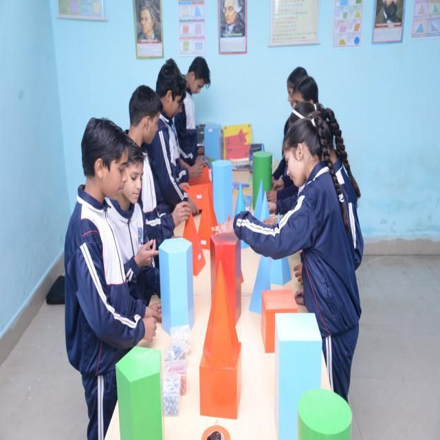 Ayesha Public School