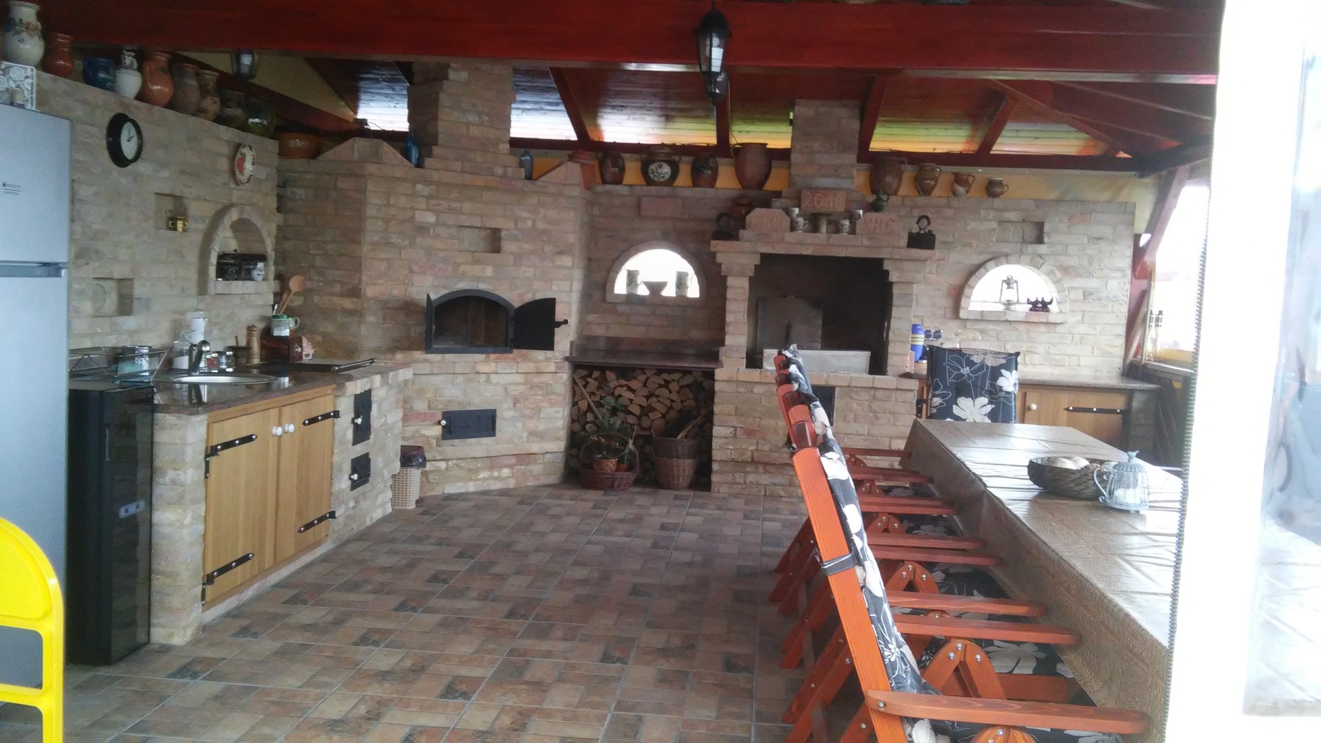 Sommerküchenideen - ein ziegelhaus sorgt für eine harmonische optik - Ideen für die Sommerküche. Diese gemauerte Küche sorgt für ein wunderschönes Gesamtbild