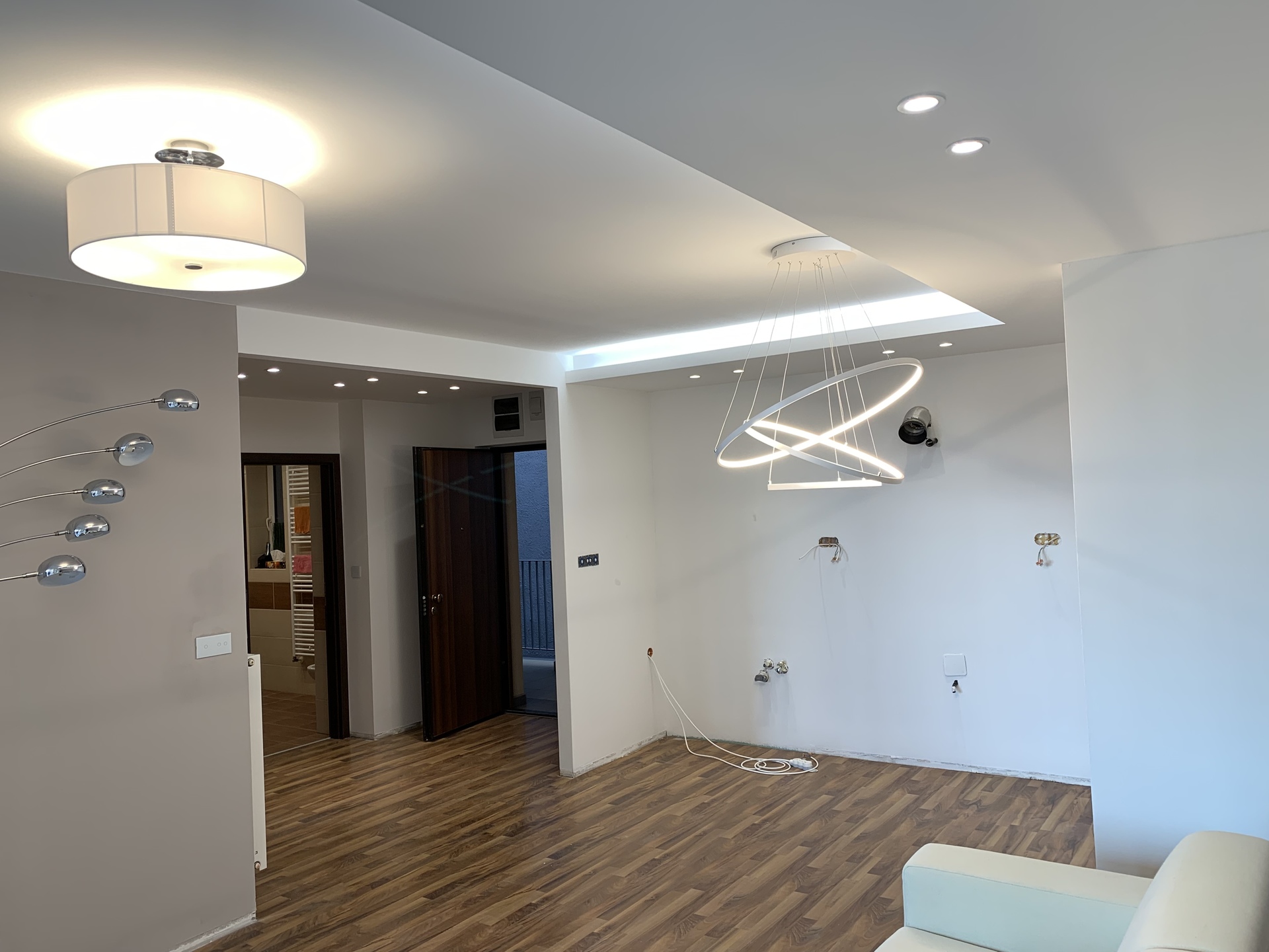 Minimalistisches, modernes Wohnzimmer - Minimalistisches, modernes Wohnzimmer