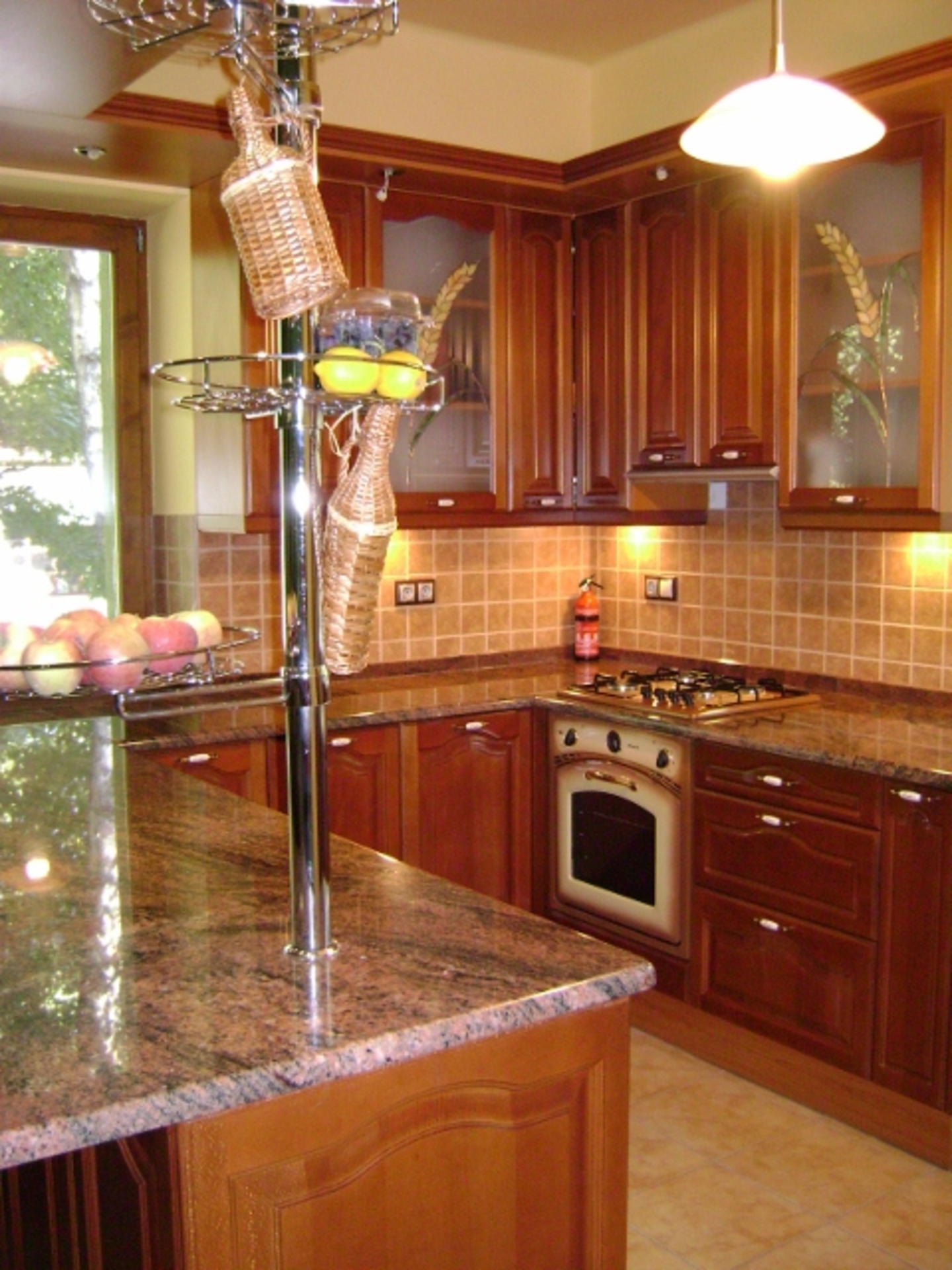 U-förmige Massivholzküchenmöbel - U-förmiger Küchenschrank aus Massivholz