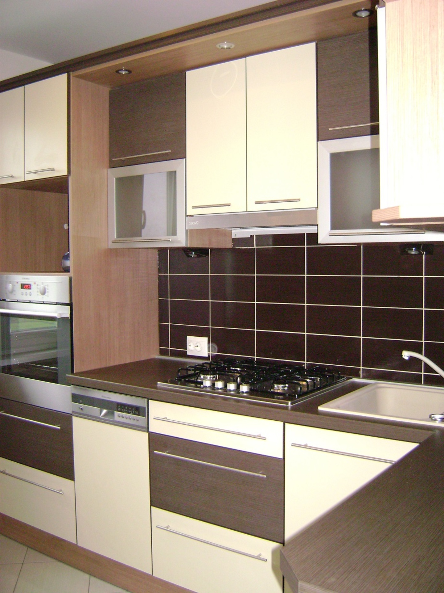 Zweifarbige Küchenmöbel - gemütliche, originelle Kombinationen - Zweifarbige Küchenmöbel – wohnliche, fantasievolle Kombinationen