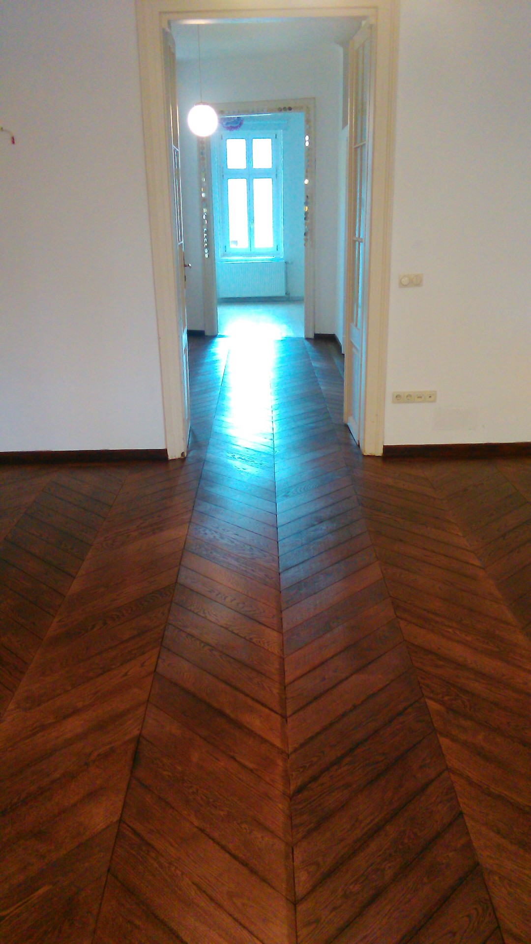 Wunderschön lackiertes Fischgrätenparkett - Wunderschön lackiertes Fischgrätenparkett