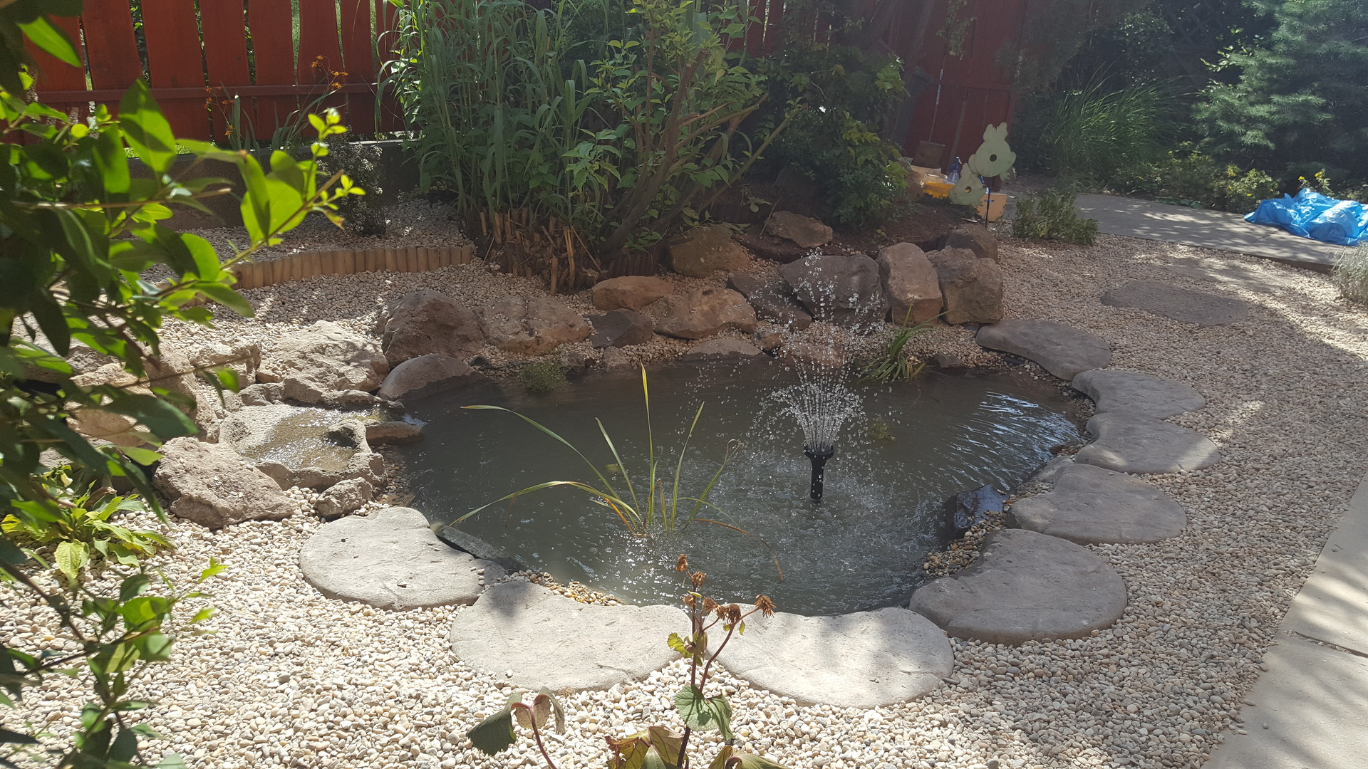 Gartenteich und Wasserfall – Ideen in Miniatur - Gartenteich, sprudelnde Ideen im Mini-Design