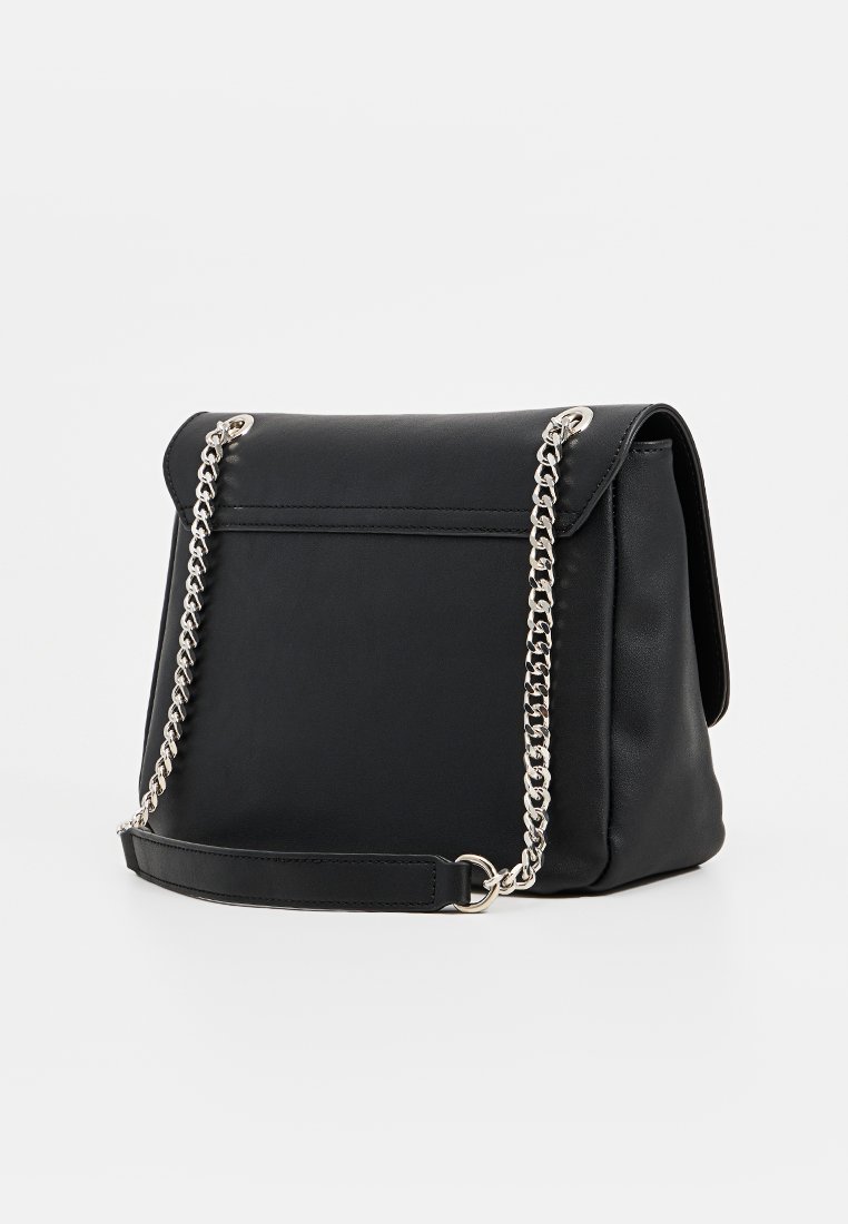 Replay svart handväska hos Lounge by Zalando