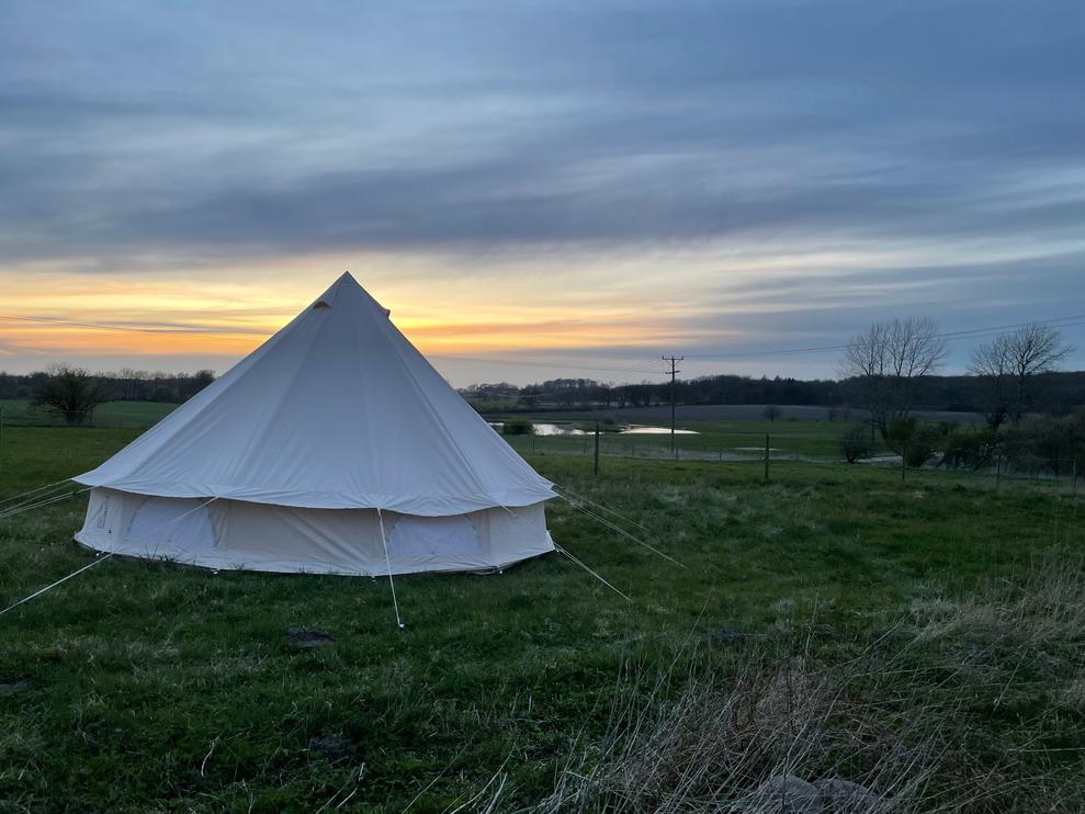 Glamping med Frukost och Grillkorg för 2-4