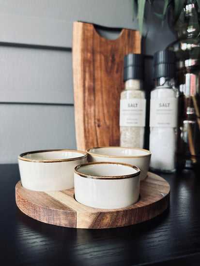Tapasbricka med Tre Skålar – Idealisk för Snacks