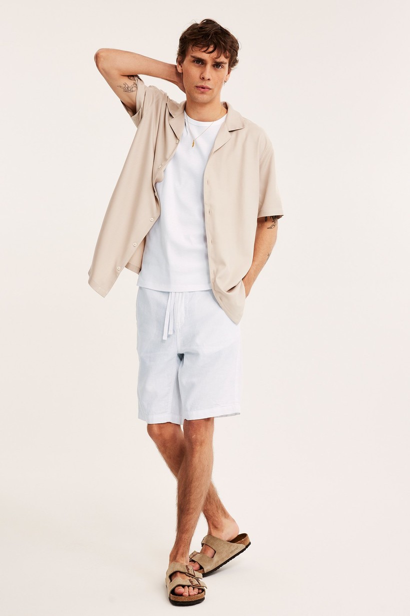 Herrshorts i vitt linnemix
