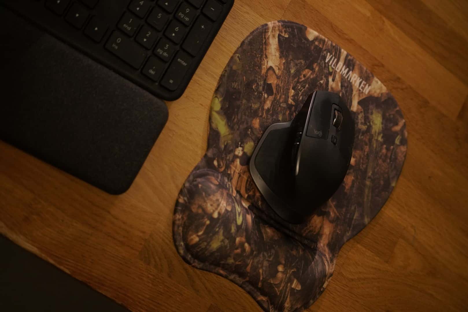 Ergonomisk Kamouflagemusmatta från VILDMARKEN