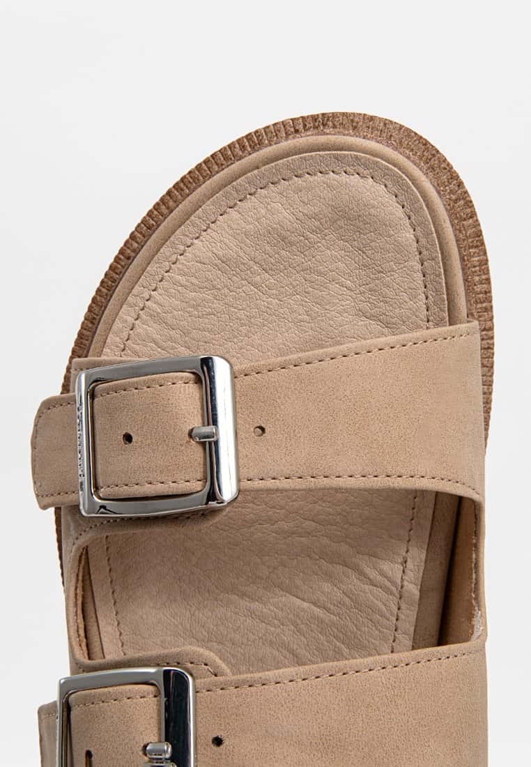 TAMARIS Beige sandal 419kr