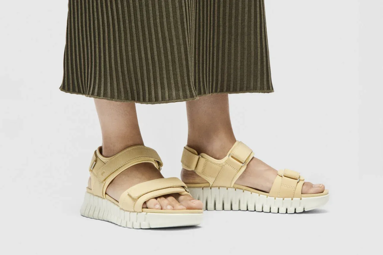 Rea på ECCO Skor och fotbeklädnad.