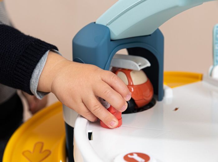 Smoby garage med bilbana, 2 fordon