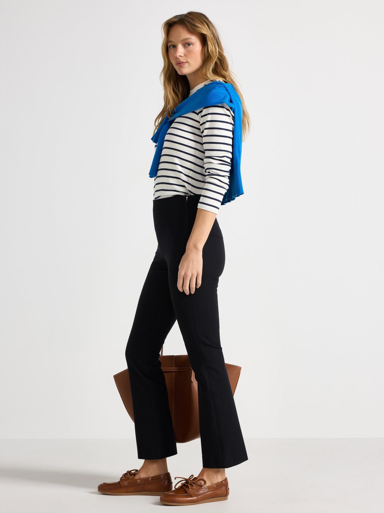 Utsvängda croppade byxor med lång benlängd