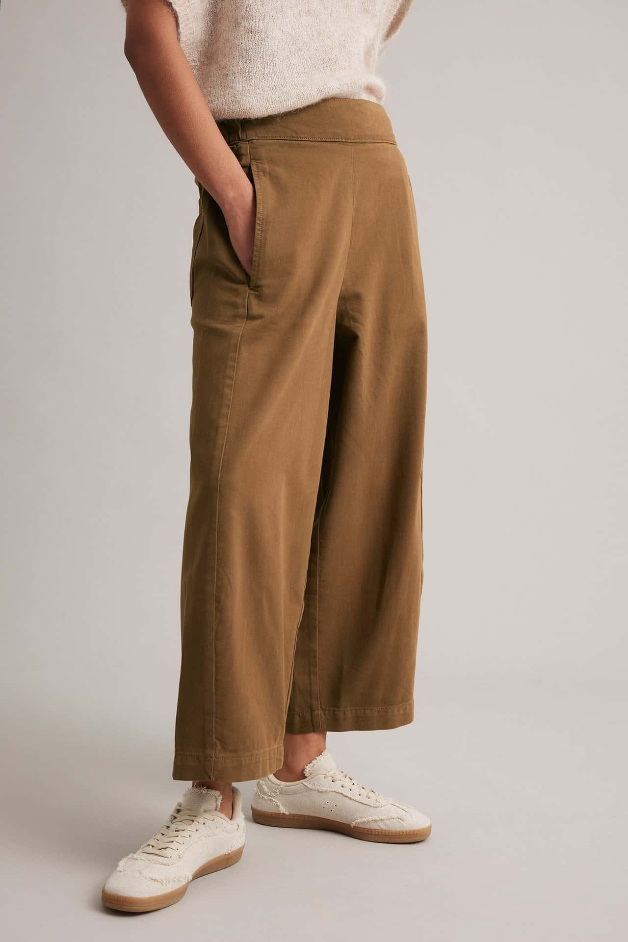 Eleganta vita pärlörhängen dam