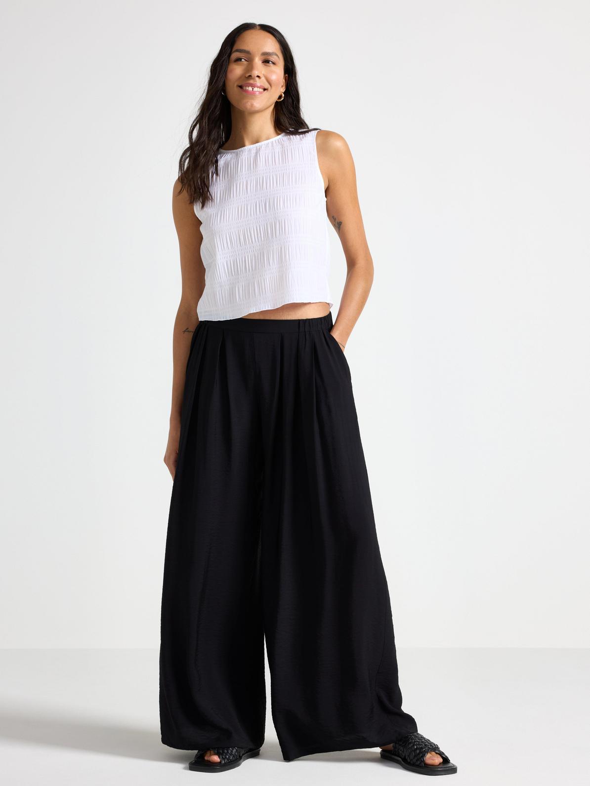 Elegant Finstickad Dam Topp