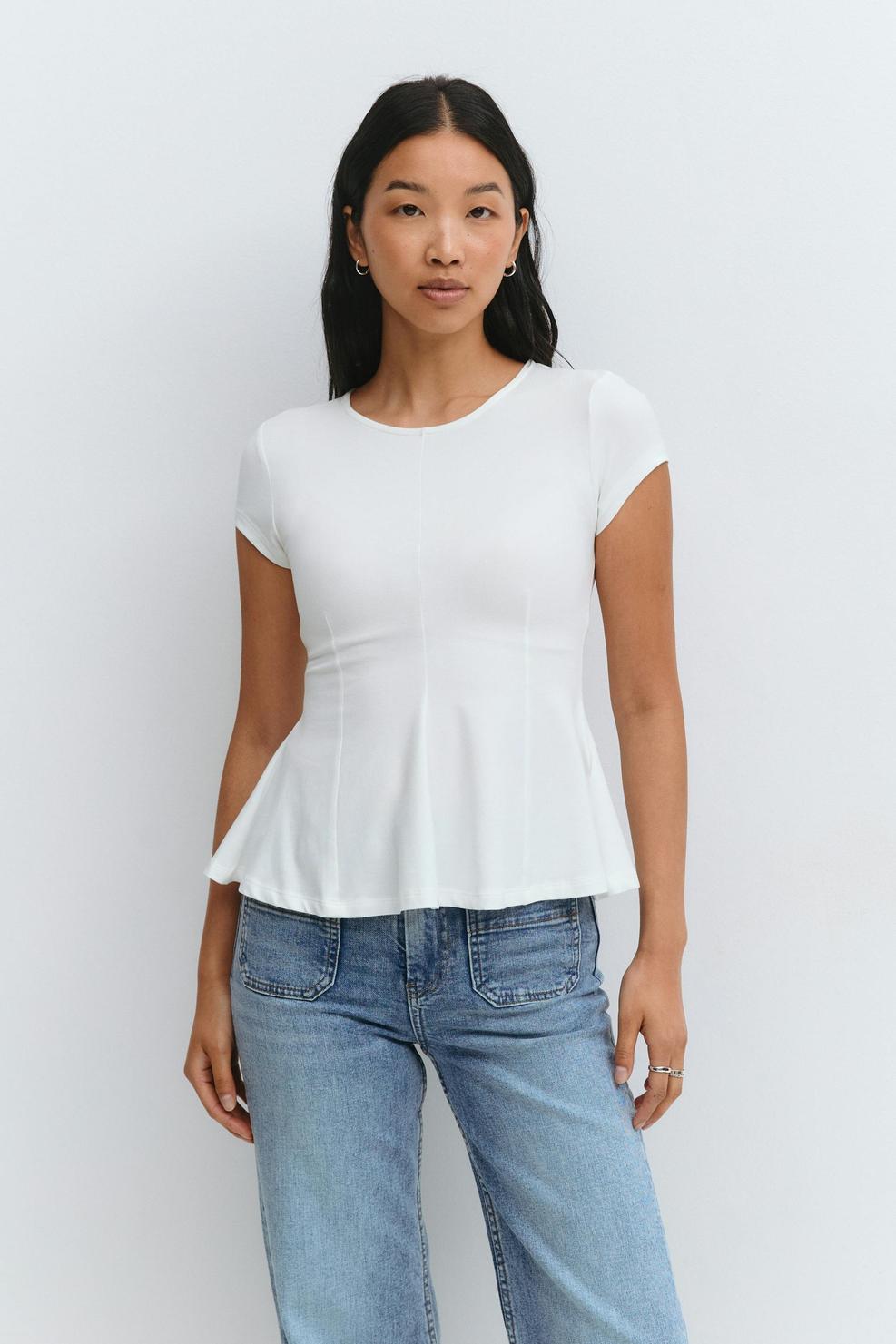 Elegant vit peplumtopp för dam