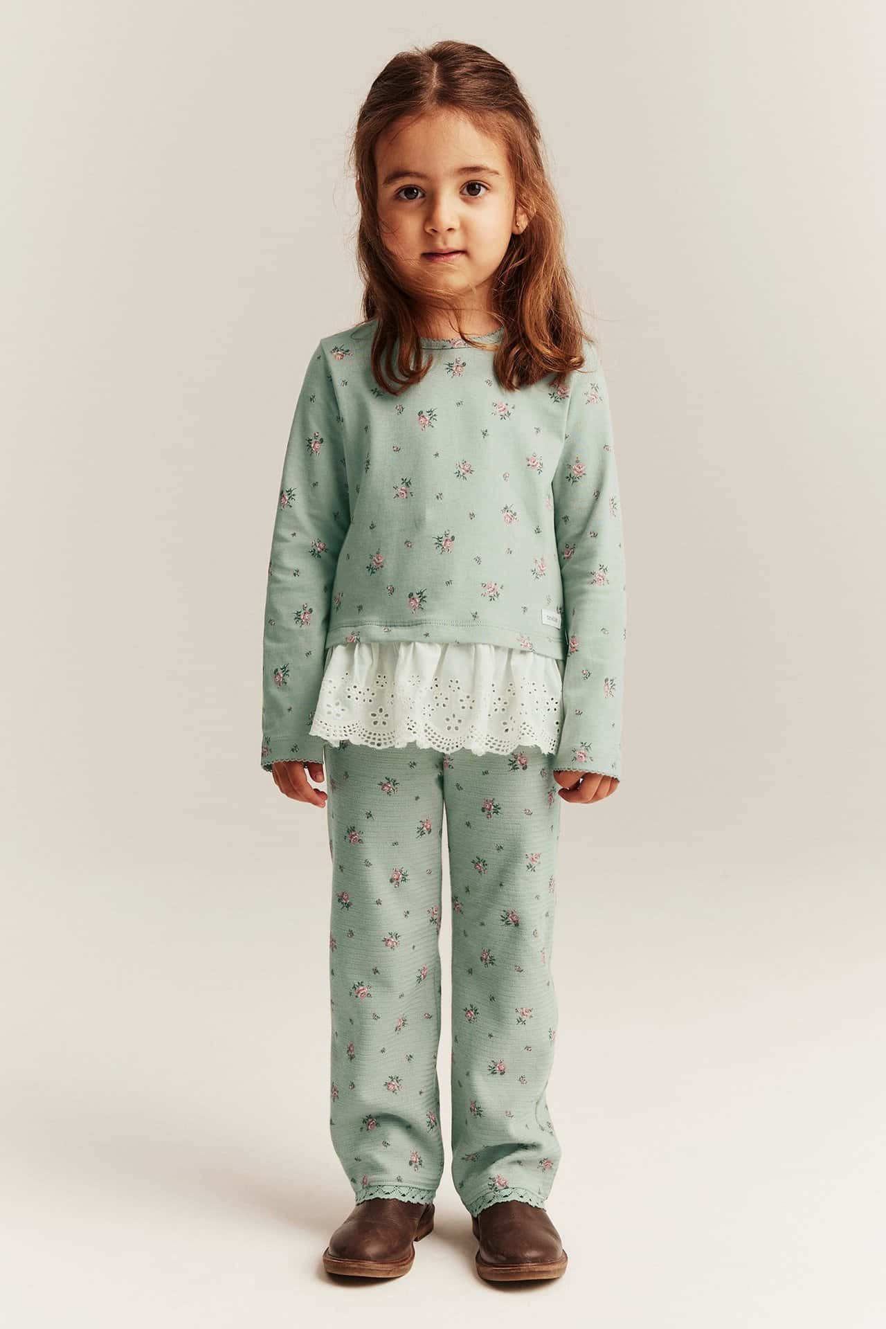 Rosa blommönstrad barnpyjamas Newbie