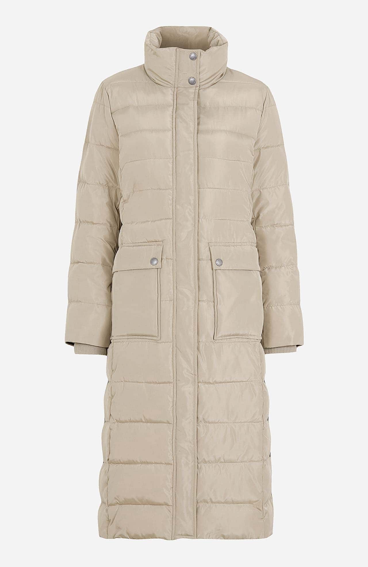 Lång vadderad beige kappa