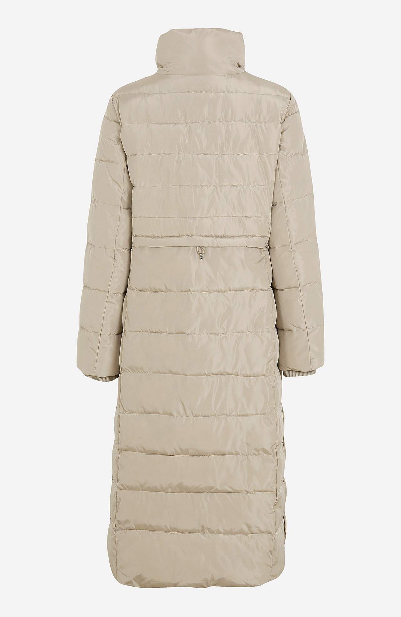 Lång vadderad beige kappa
