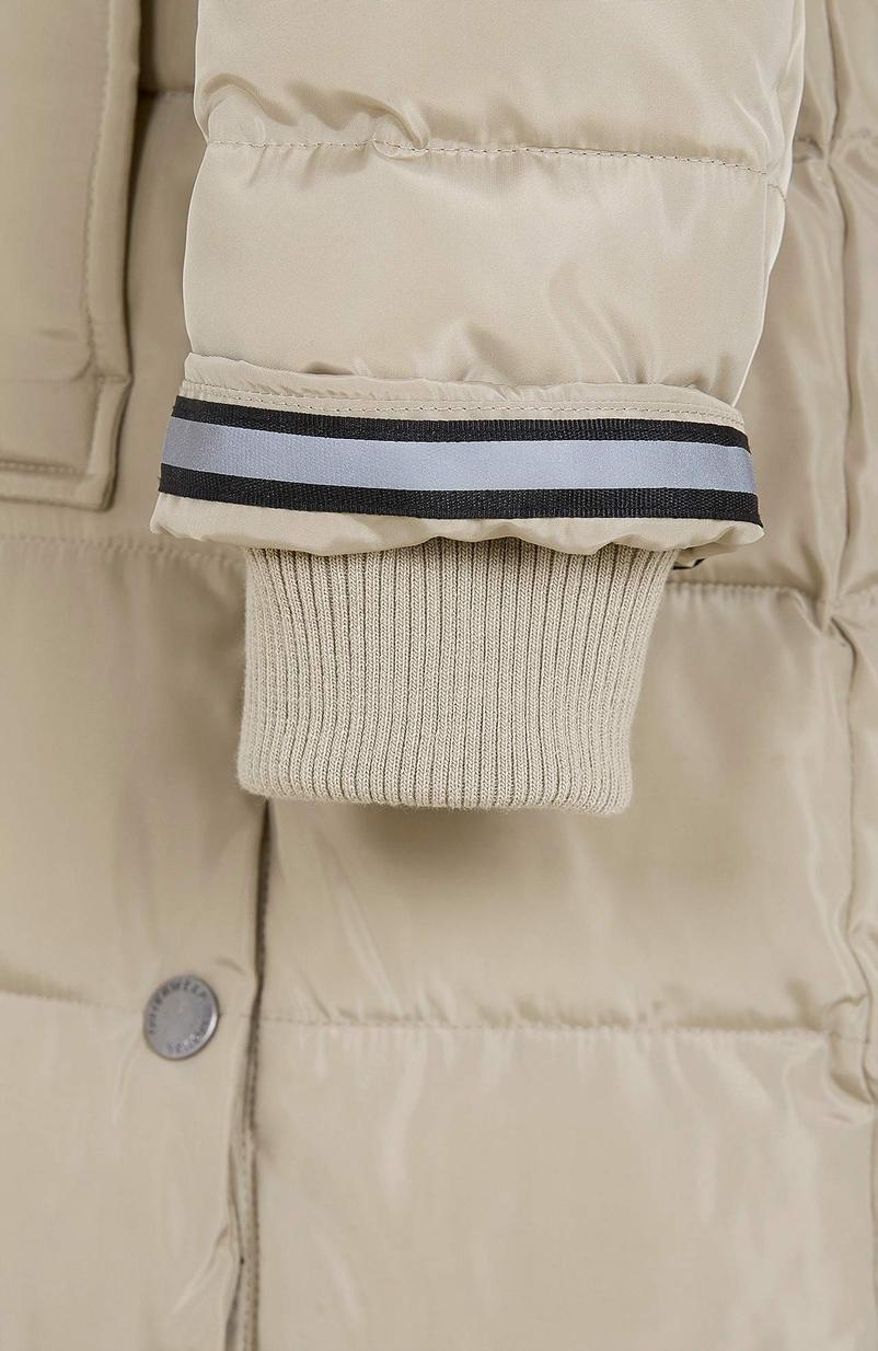 Lång vadderad beige kappa