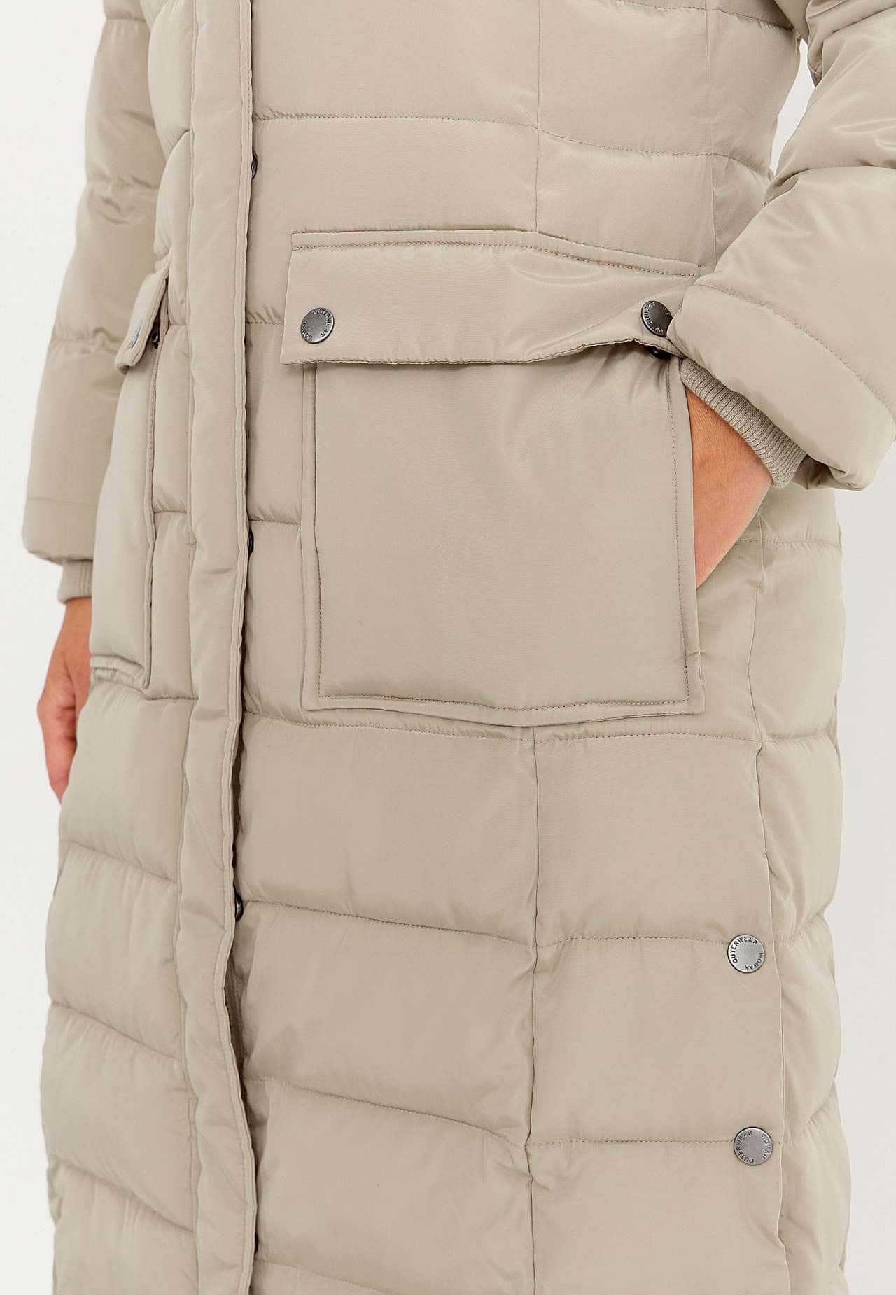 Lång vadderad beige kappa