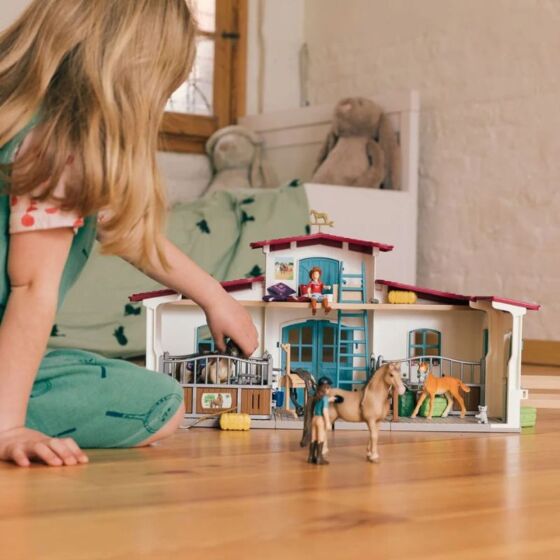 Schleich Horse Club Stall med Tillbehör