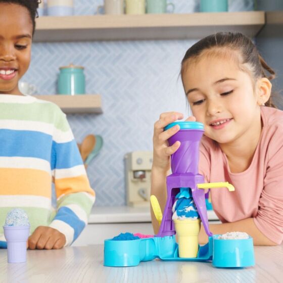 Kinetic Sand Mjukglass Lekset med Magisk Sand