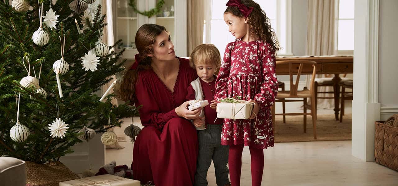 Beige kortärmad babybody med ficka