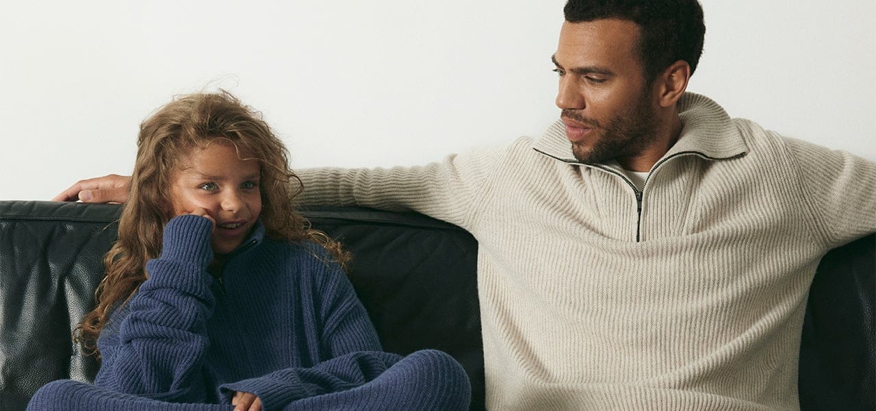 Offwhite baby skjorta med jordgubbsmönster