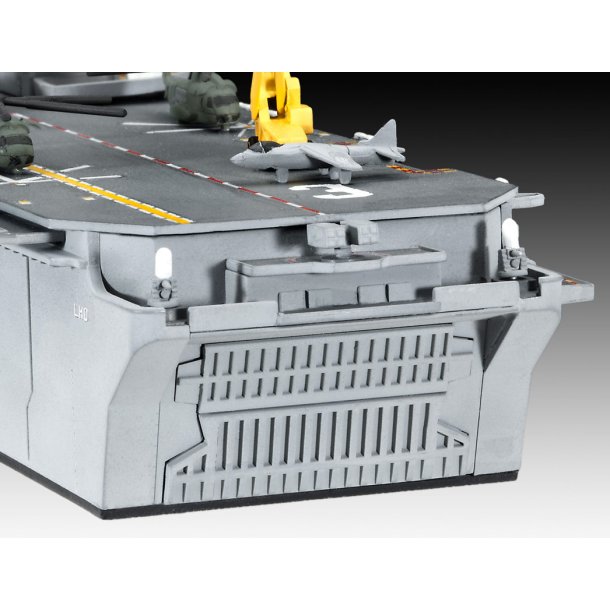 Revell Assault Carrier USS Wasp Model Ship