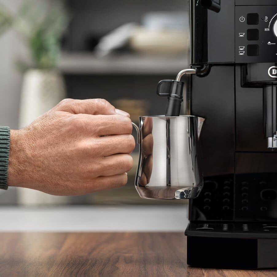 De'Longhi Magnifica S ECAM11.112.B Espresso Machine