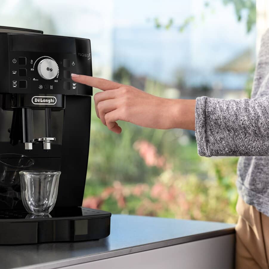 De'Longhi Magnifica S ECAM11.112.B Espresso Machine