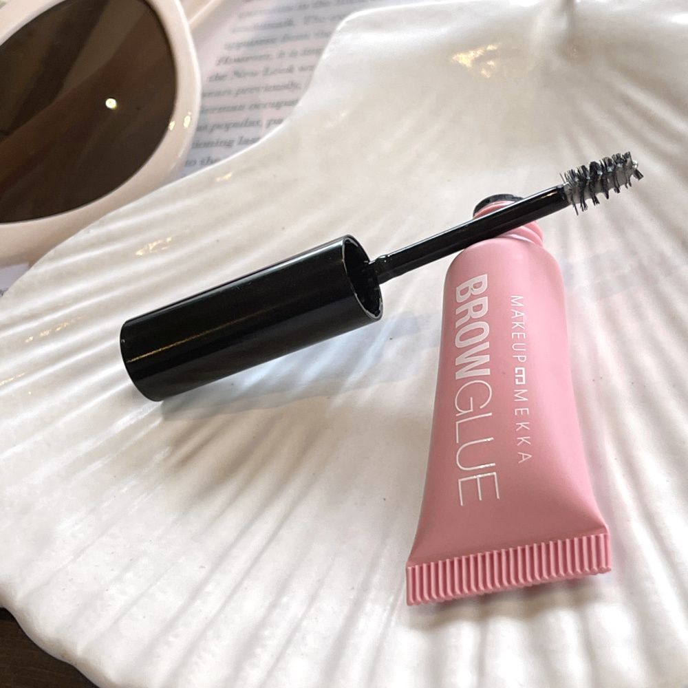 Long-Lasting Clear Brow Styling Gel